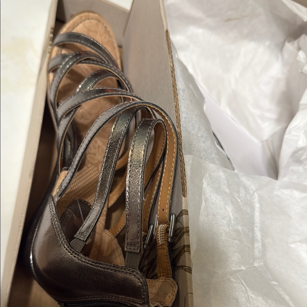 NWT Gold Elegant Metallic Strappy Women's Sandals